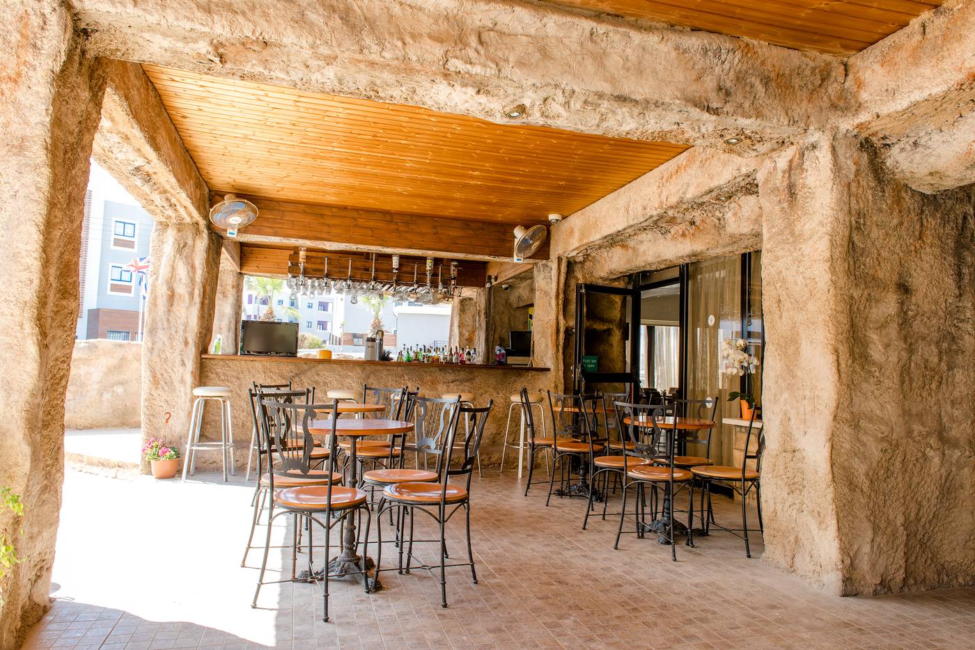 Kings-Bar-17