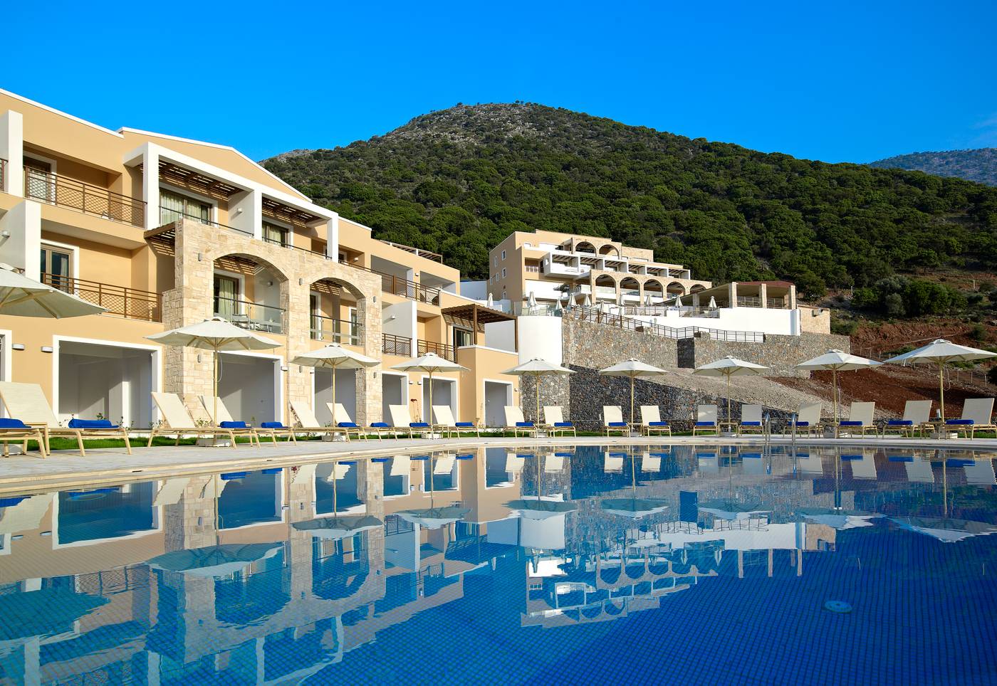 Filion-Suites-Resort---Spa-Pool-4