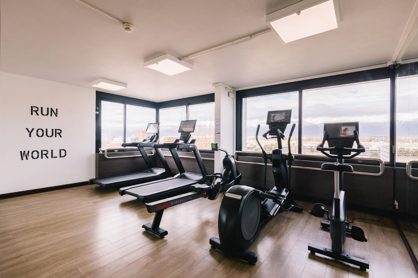 Crowne-Plaza-Geneva-Sports-and-Entertainment-68