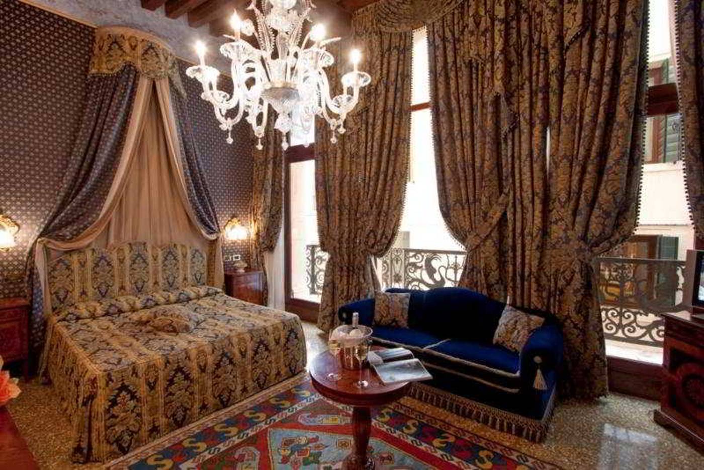 Al-Ponte-Dei-Sospiri-Junior-Suites-Room-39