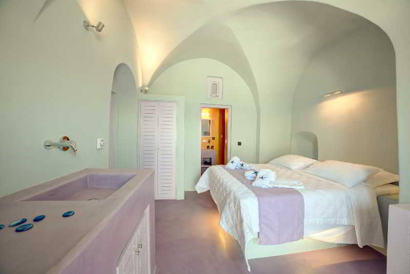 Santorini-Royal-Suites-Room-14