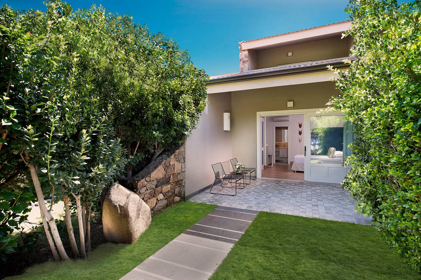 Chia-Laguna---Hotel-Village-Room-8