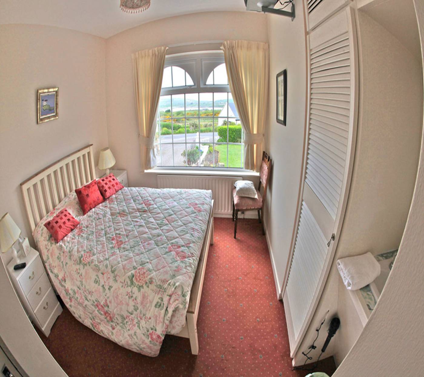 Sea Breeze-Ireland-Cahersiveen-Room-4