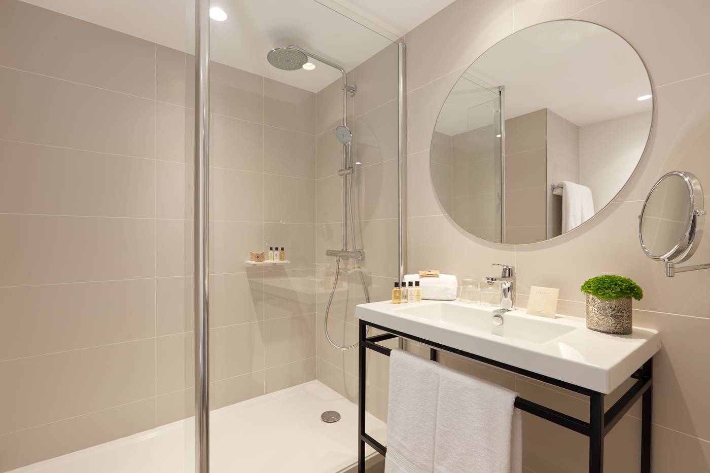 Auteuil-Tour-Eiffel-Room-18