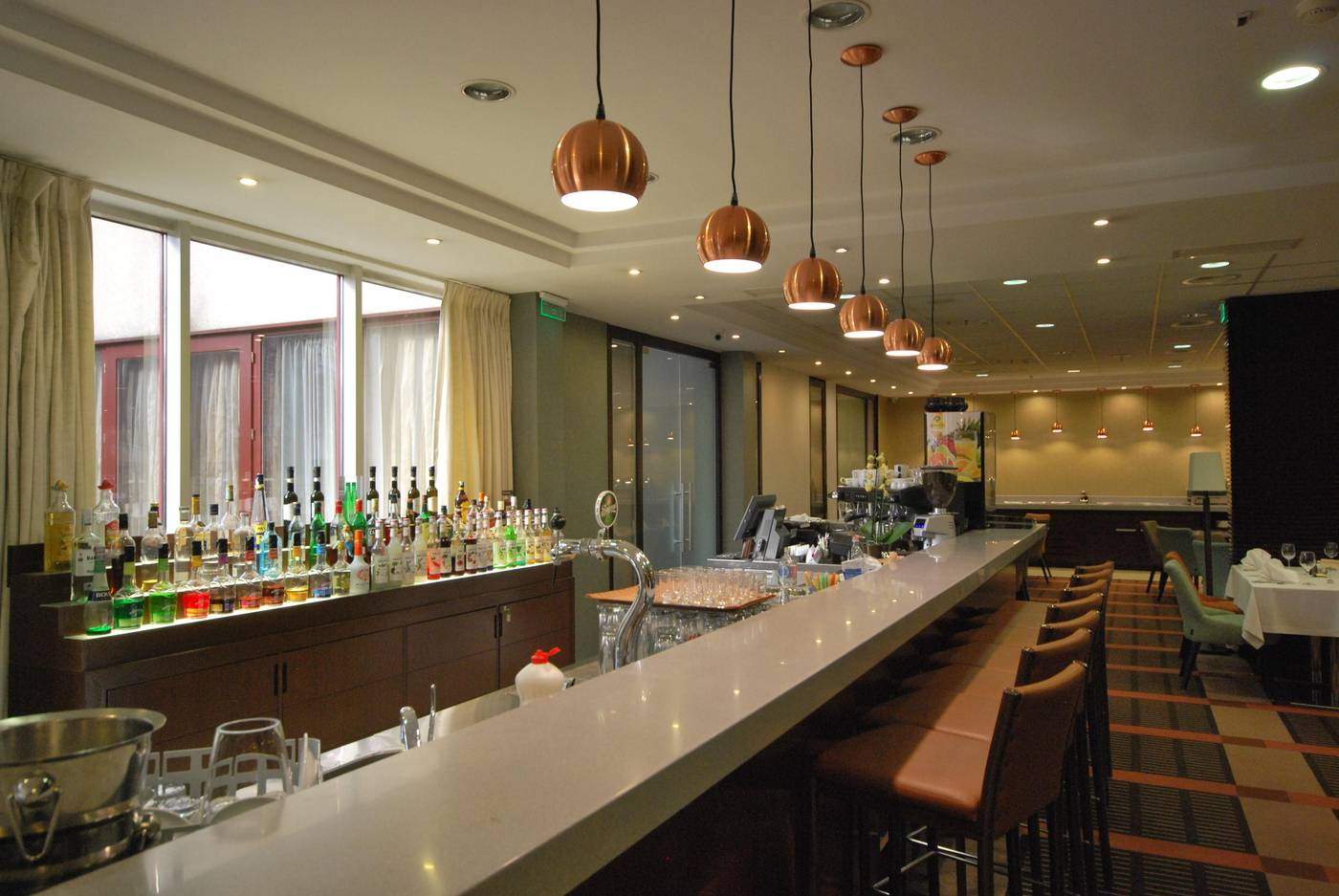Hotel-Lion-s-Garden-Bar-6