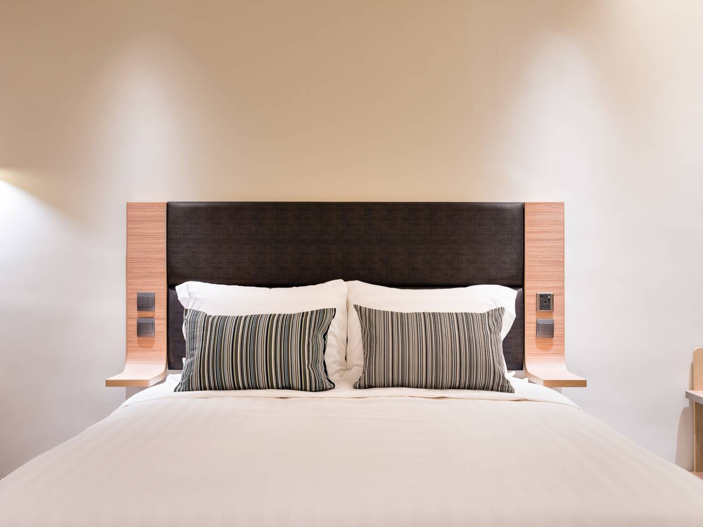 Camlux Hotel-Hong Kong – China-Hong Kong-Room-4