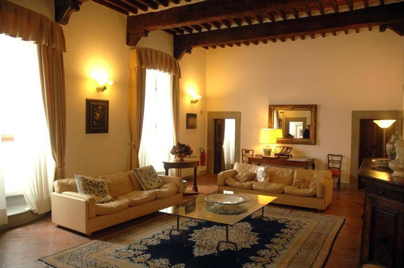 Palazzo-Squarcialupi-Lobby-16