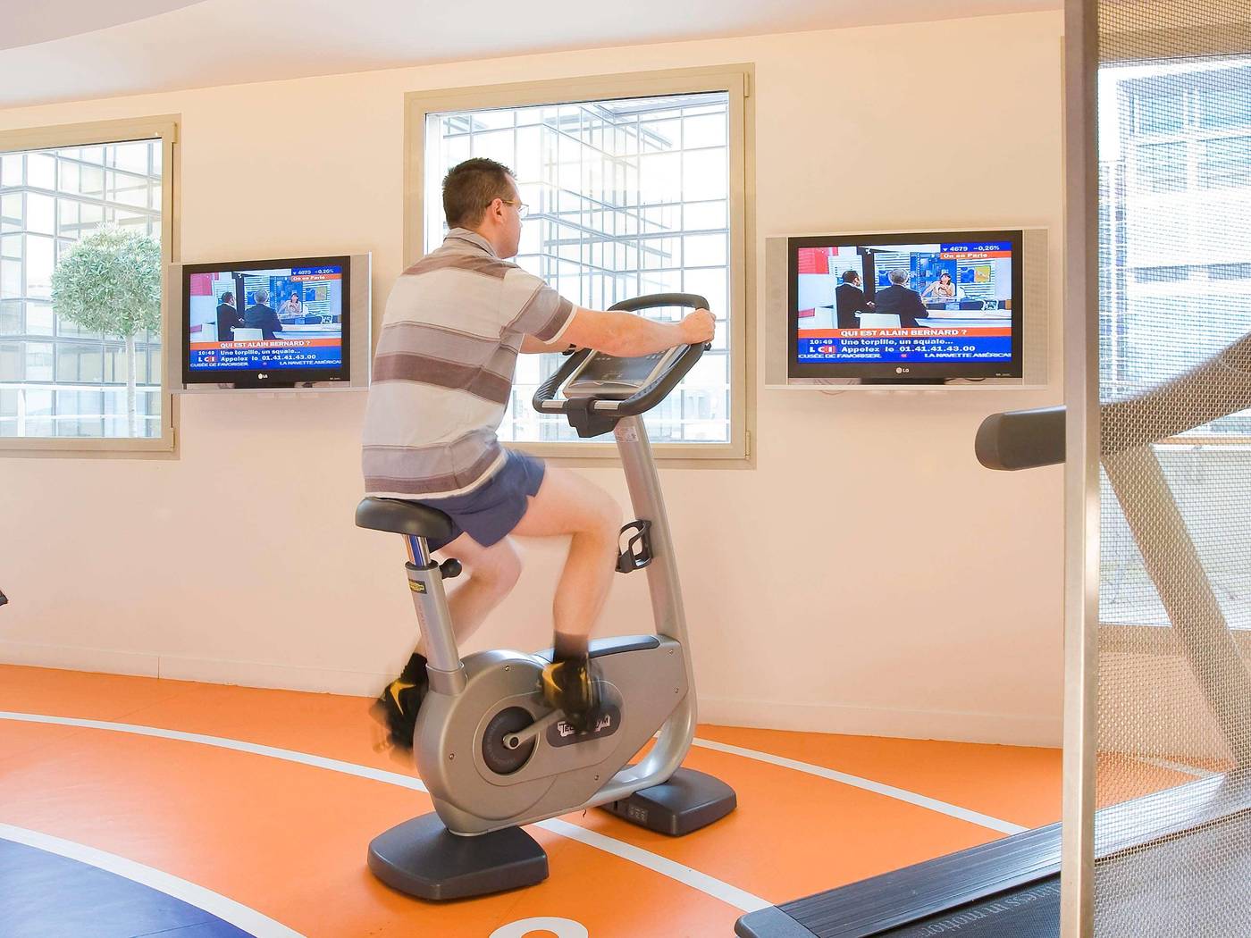 Novotel-Paris-Centre-Gare-Montparnasse-Sports-and-Entertainment-77