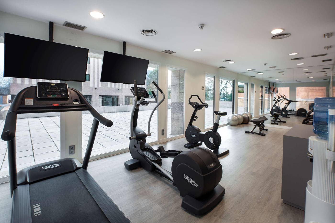 NH-Madrid-Barajas-Airport-Sports-and-Entertainment-29