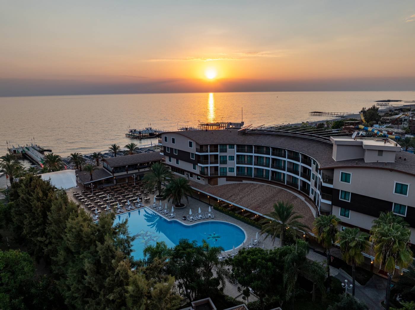 Quatro Famıly Club Dem