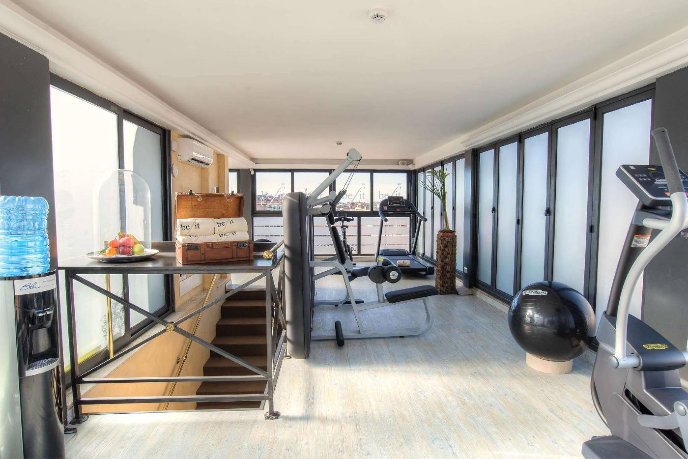 Room-Select-Via-Veneto-Sports-and-Entertainment-30