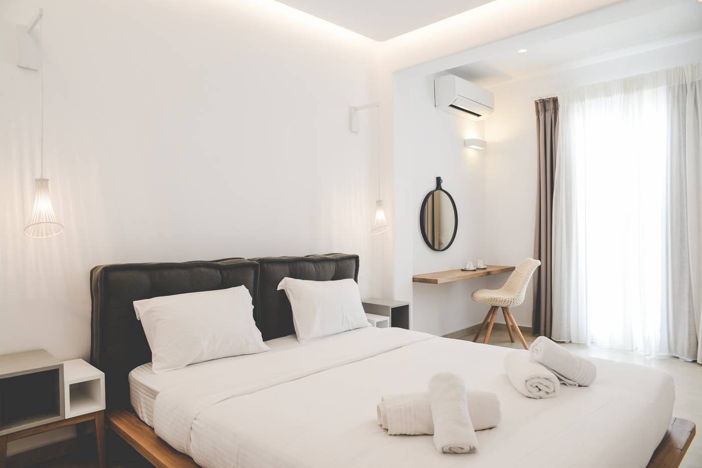 Super-Paradise-Hotel-Room-20