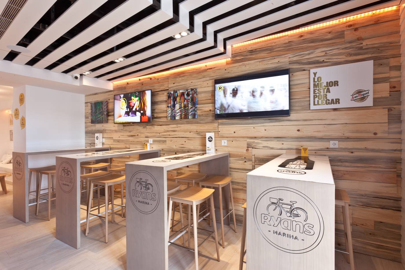 Hotel-Ryans-La-Marina-Restaurant-55