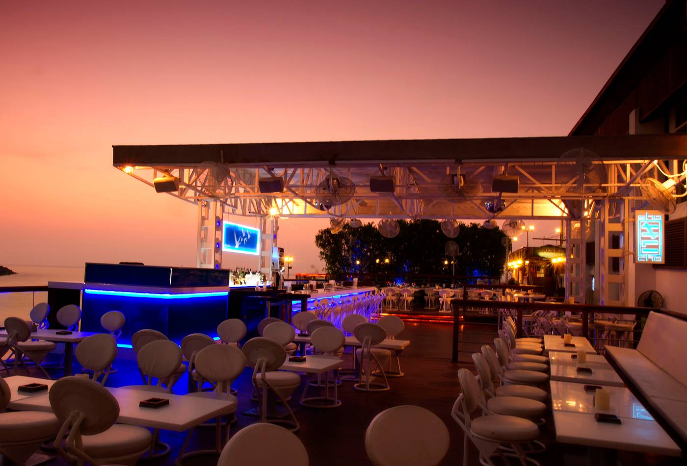 Dubai Marine Beach Resort and Spa