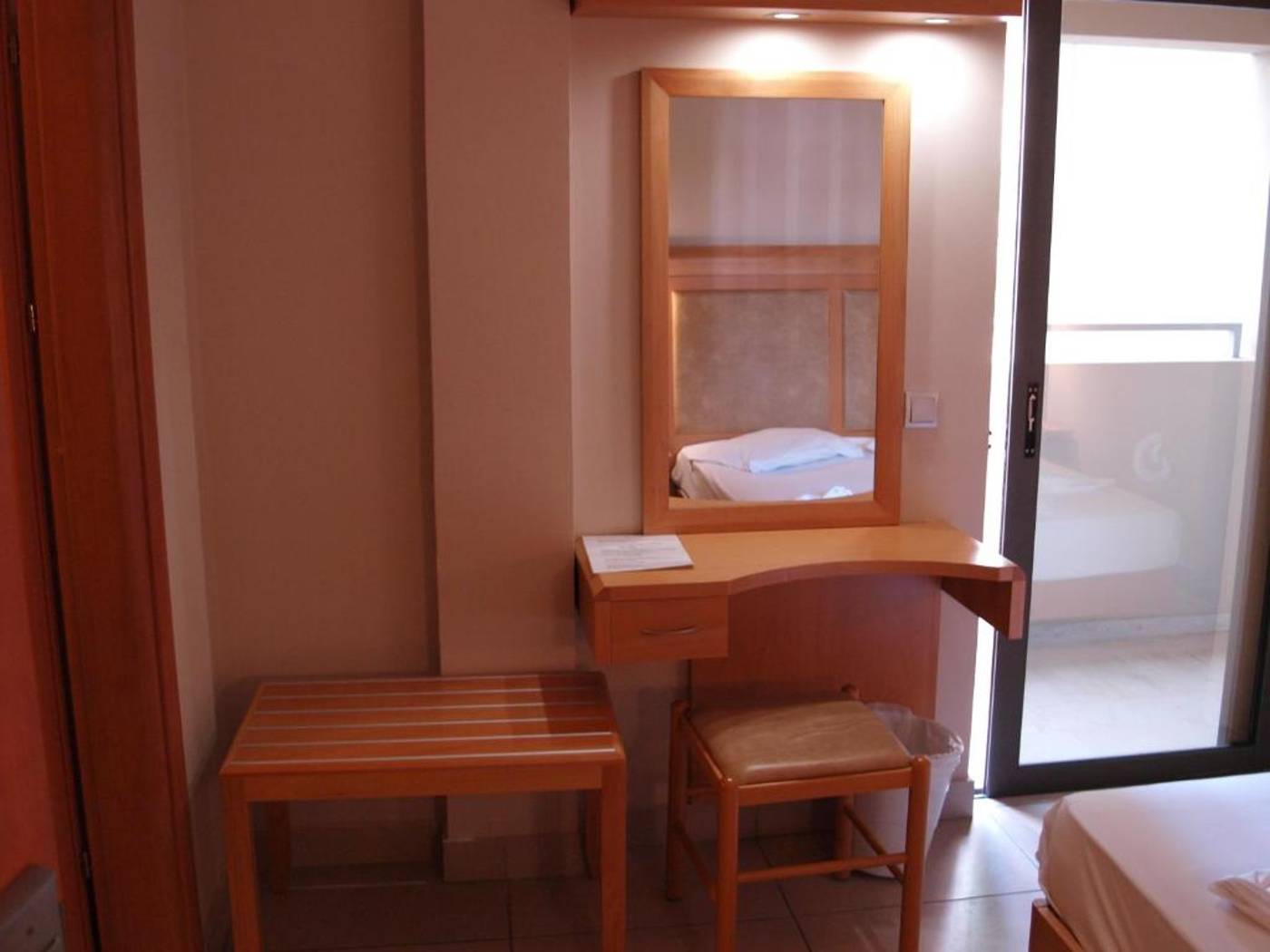 Saint-Constantin-Room-16