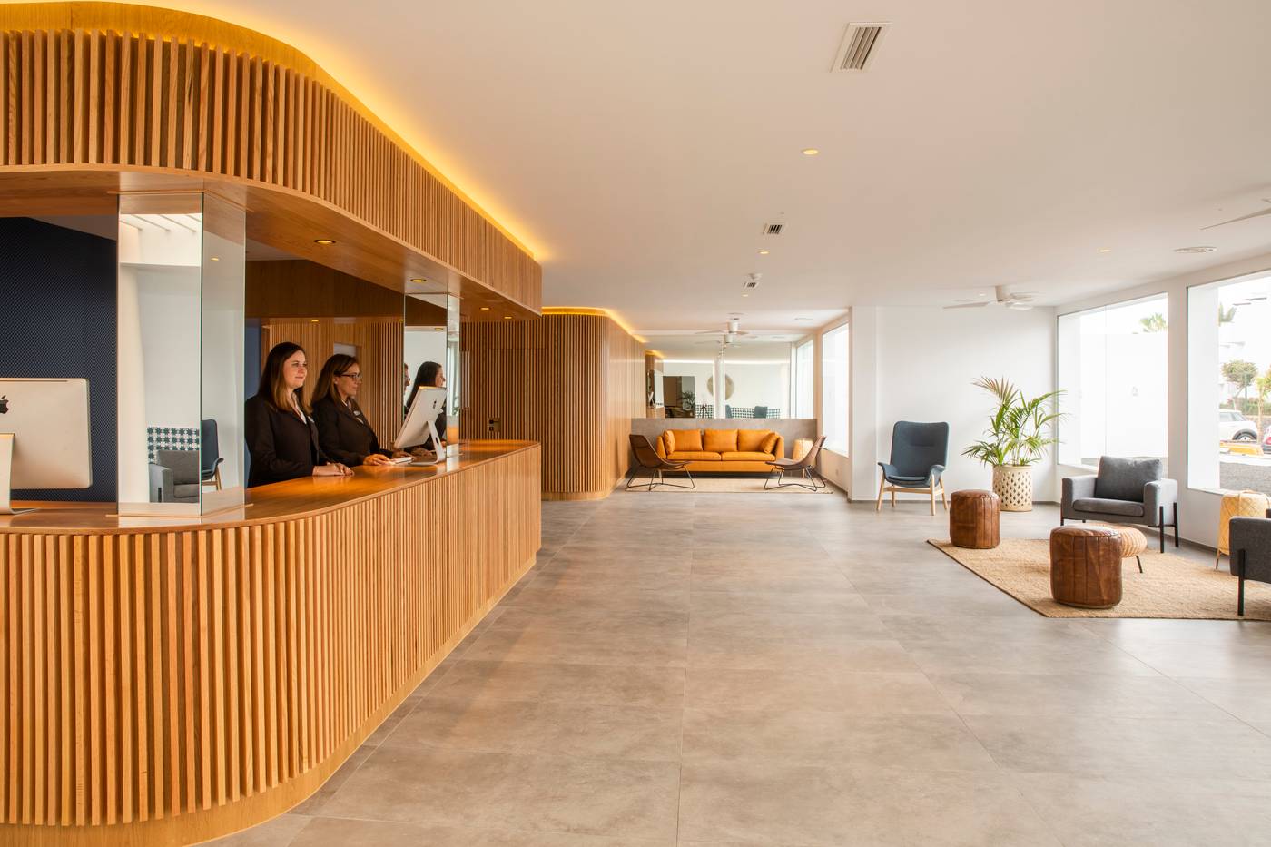 Oasis-Lanz-Beach-Mate-Lobby-58