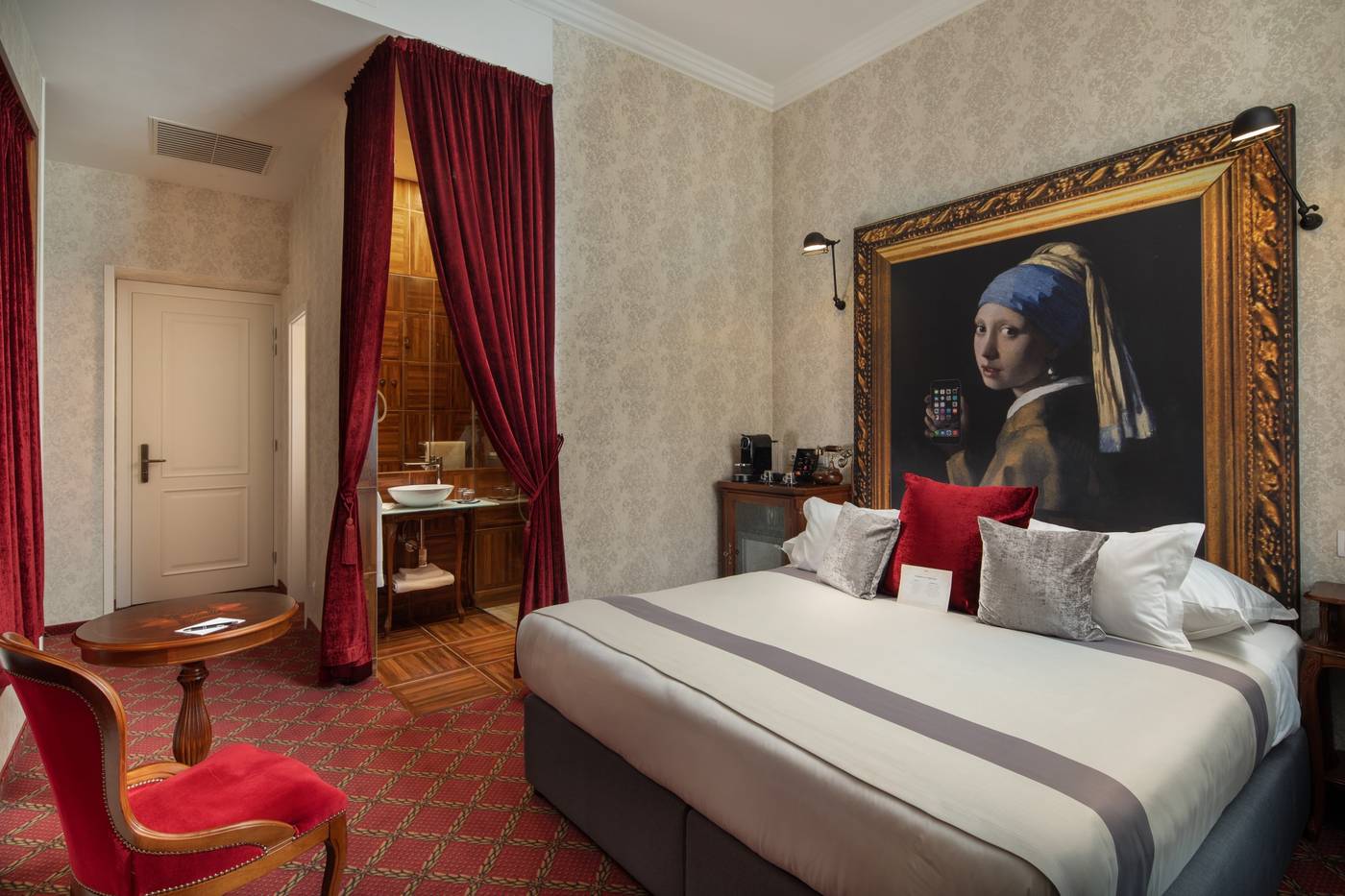 Mystery-Hotel-Budapest-Room-26