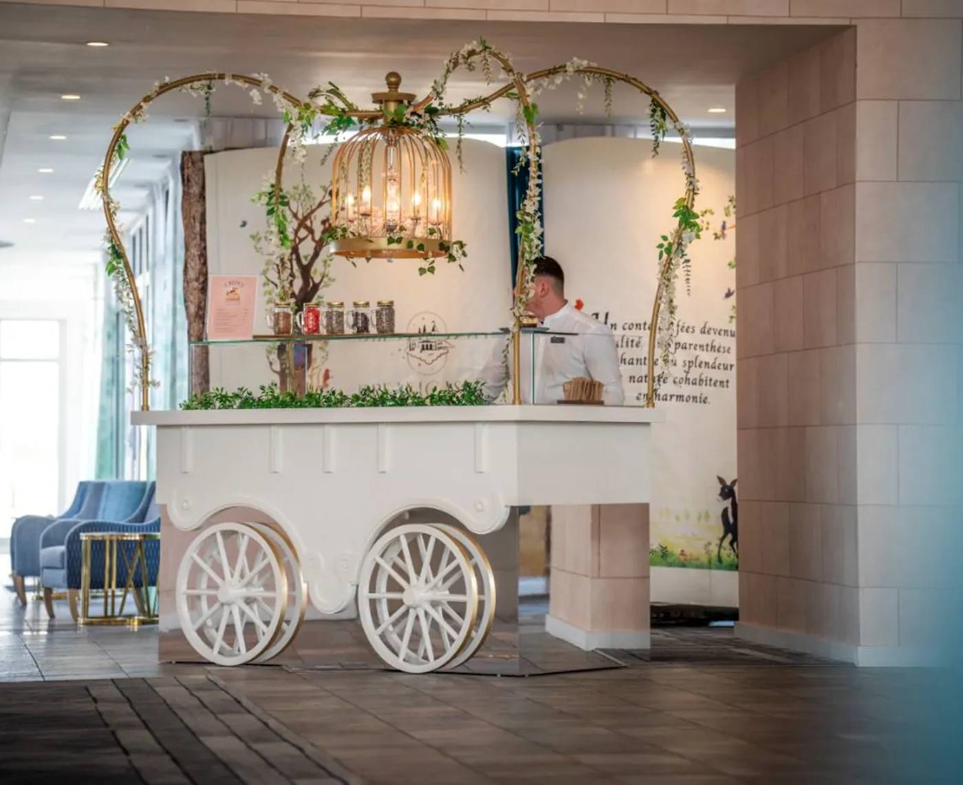 Dream-Castle-Paris-Lobby-33