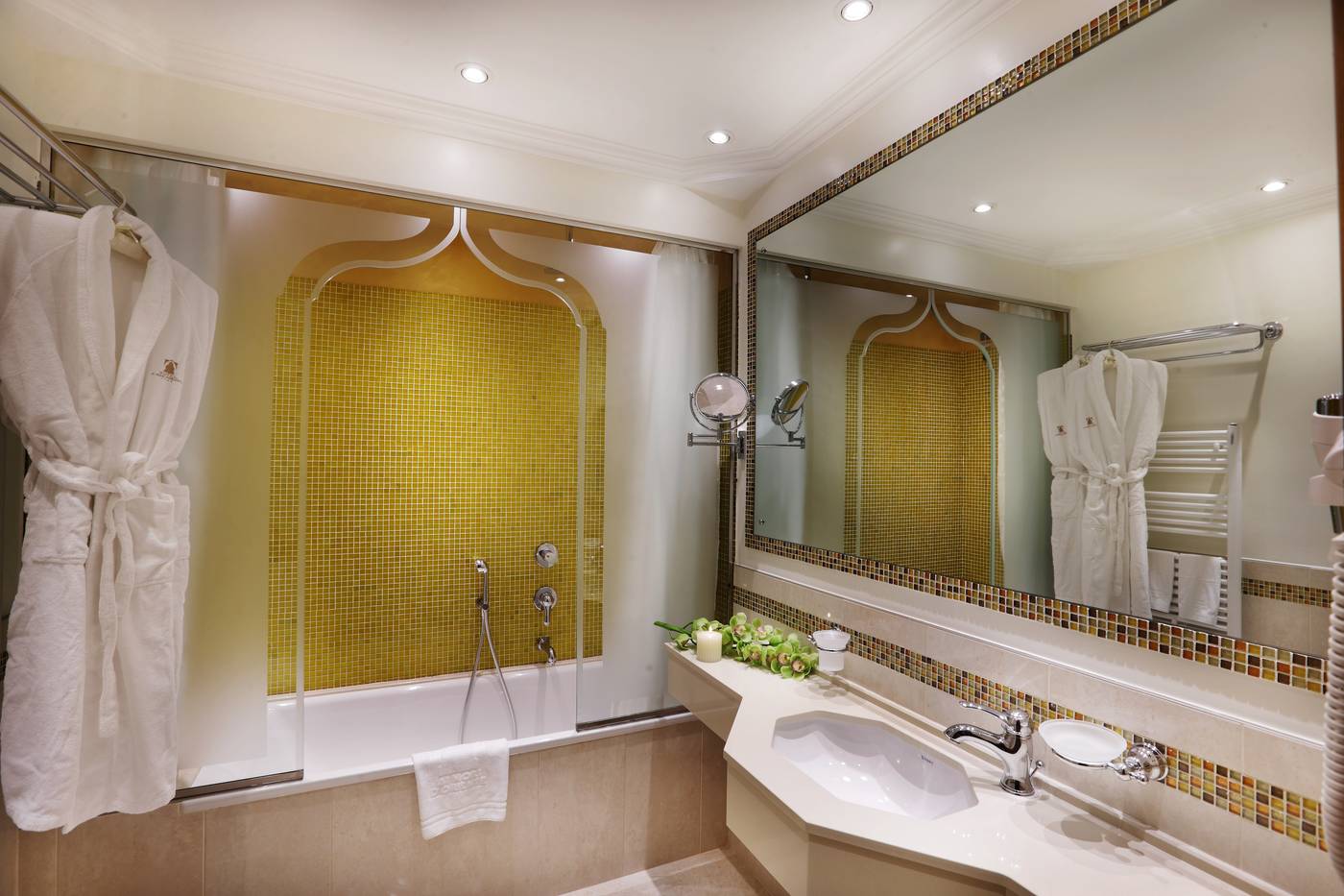 Ai-Mori-d-Oriente-Room-31