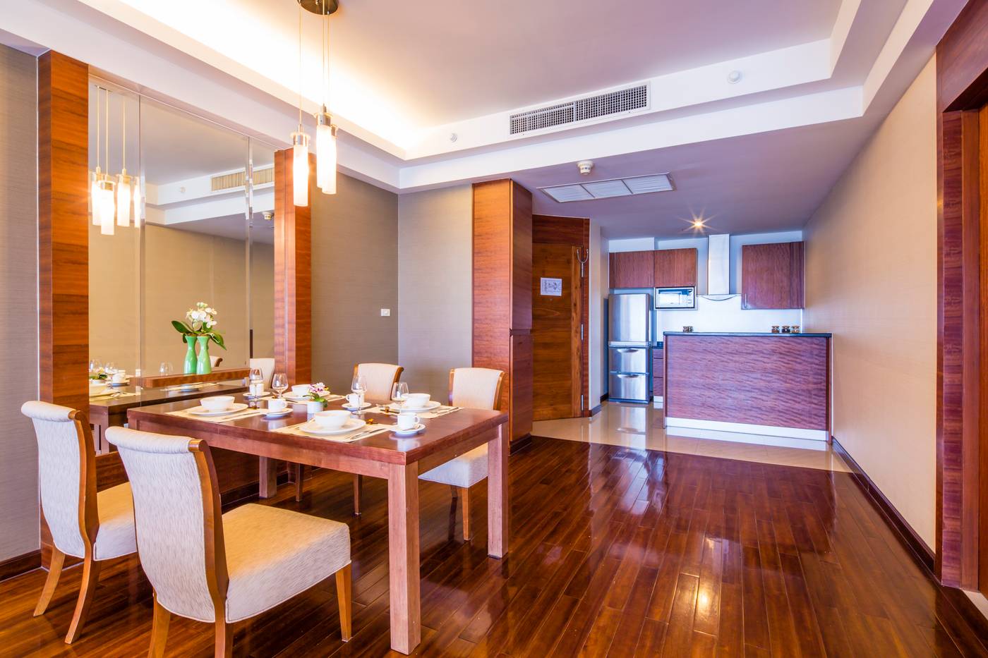 Column-Bangkok-Room-35