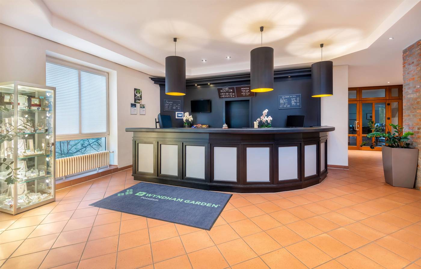 Wyndham-Garden-Potsdam-Lobby-6