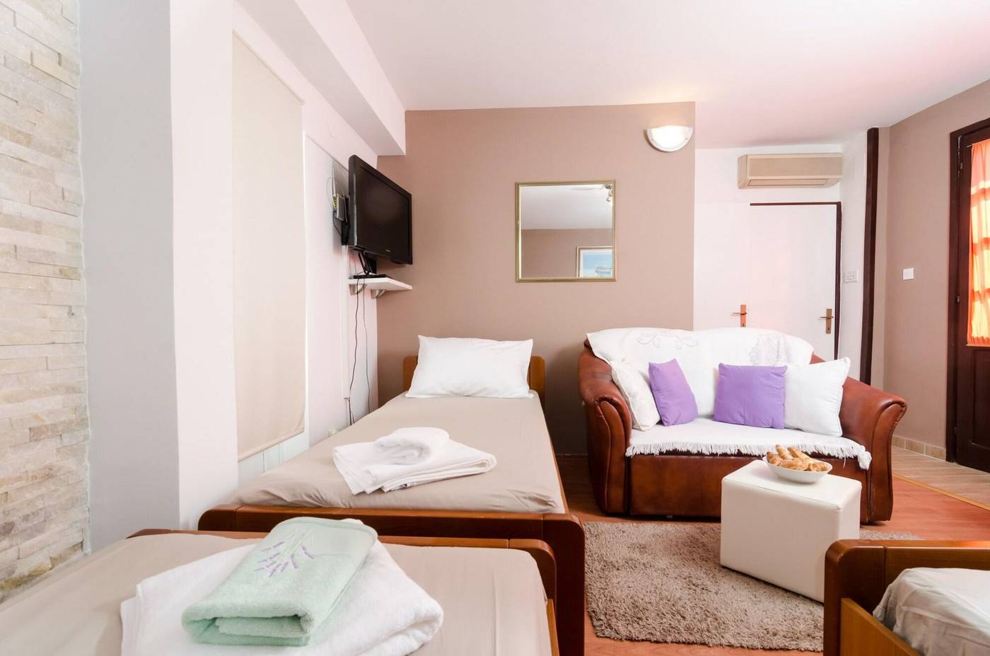 Guest-House-Cuk-Room-17