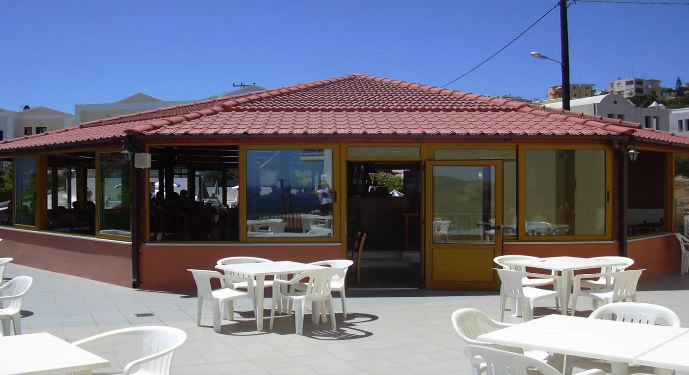 Camari-Gardens-Apartments-Restaurant-14