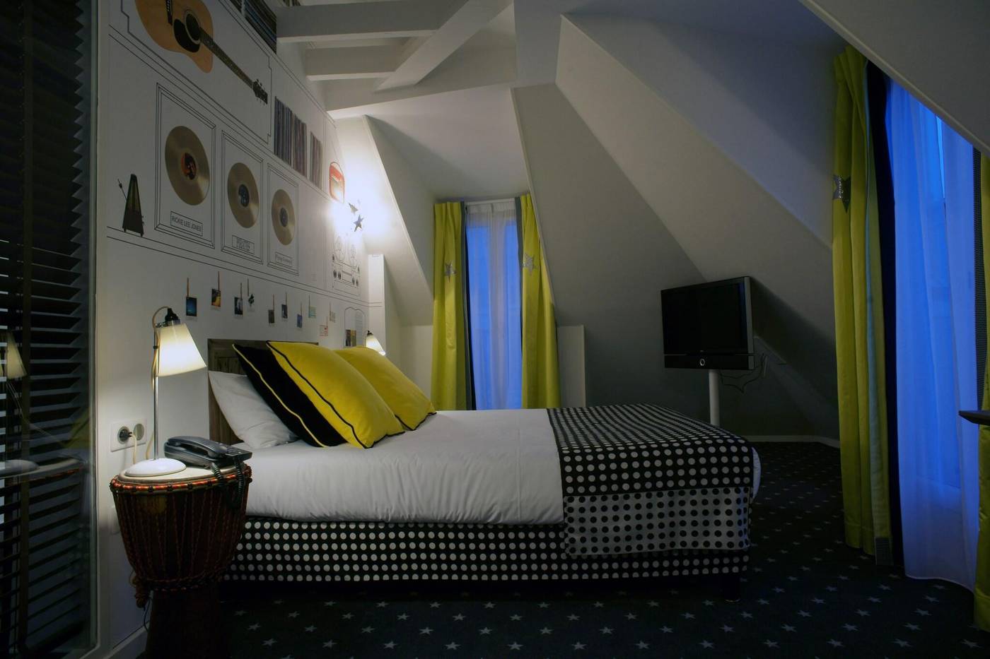 Hotel-du-Triangle-dOr-Room-14