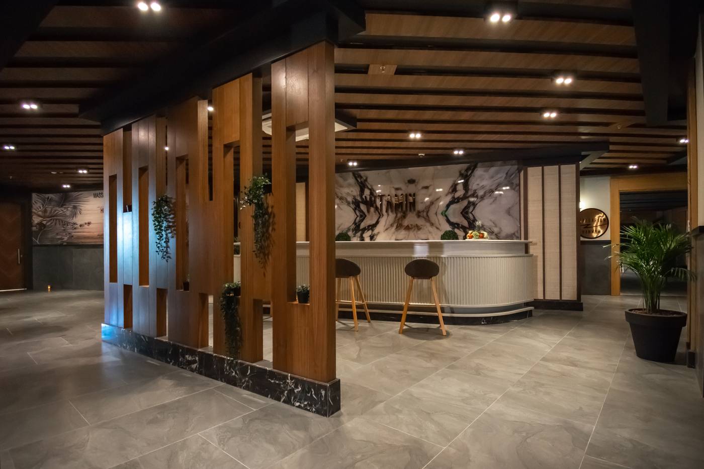 Armas-Bella-Luna-Bar-66