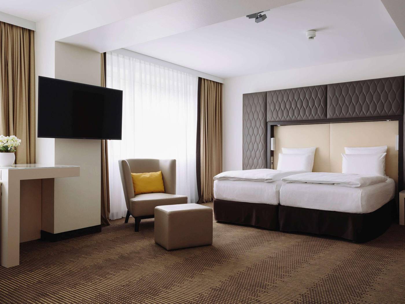 Pullman-Berlin-Schweizerhof-Room-27