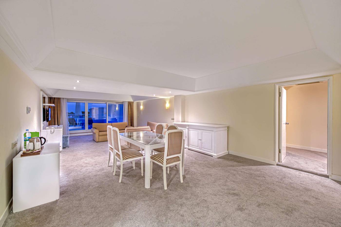 Seven-Seas-Hotel-Blue-Room-55