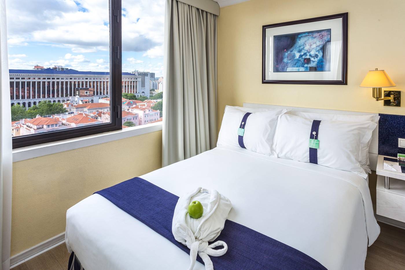 Holiday-Inn-Lisboa-Room-12