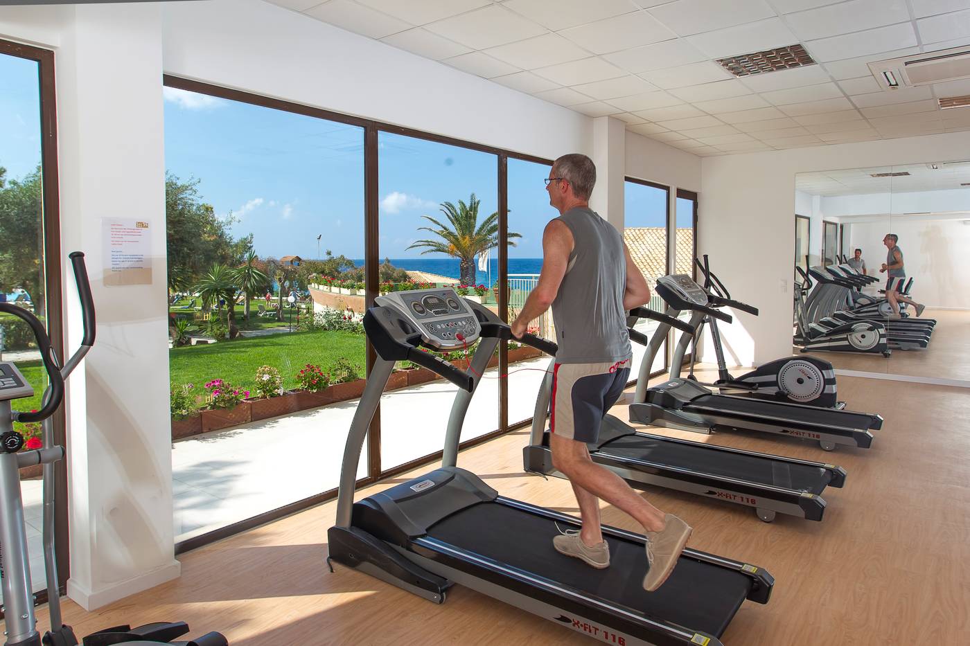 Iti-Louis-Grand--Sports-and-Entertainment-76