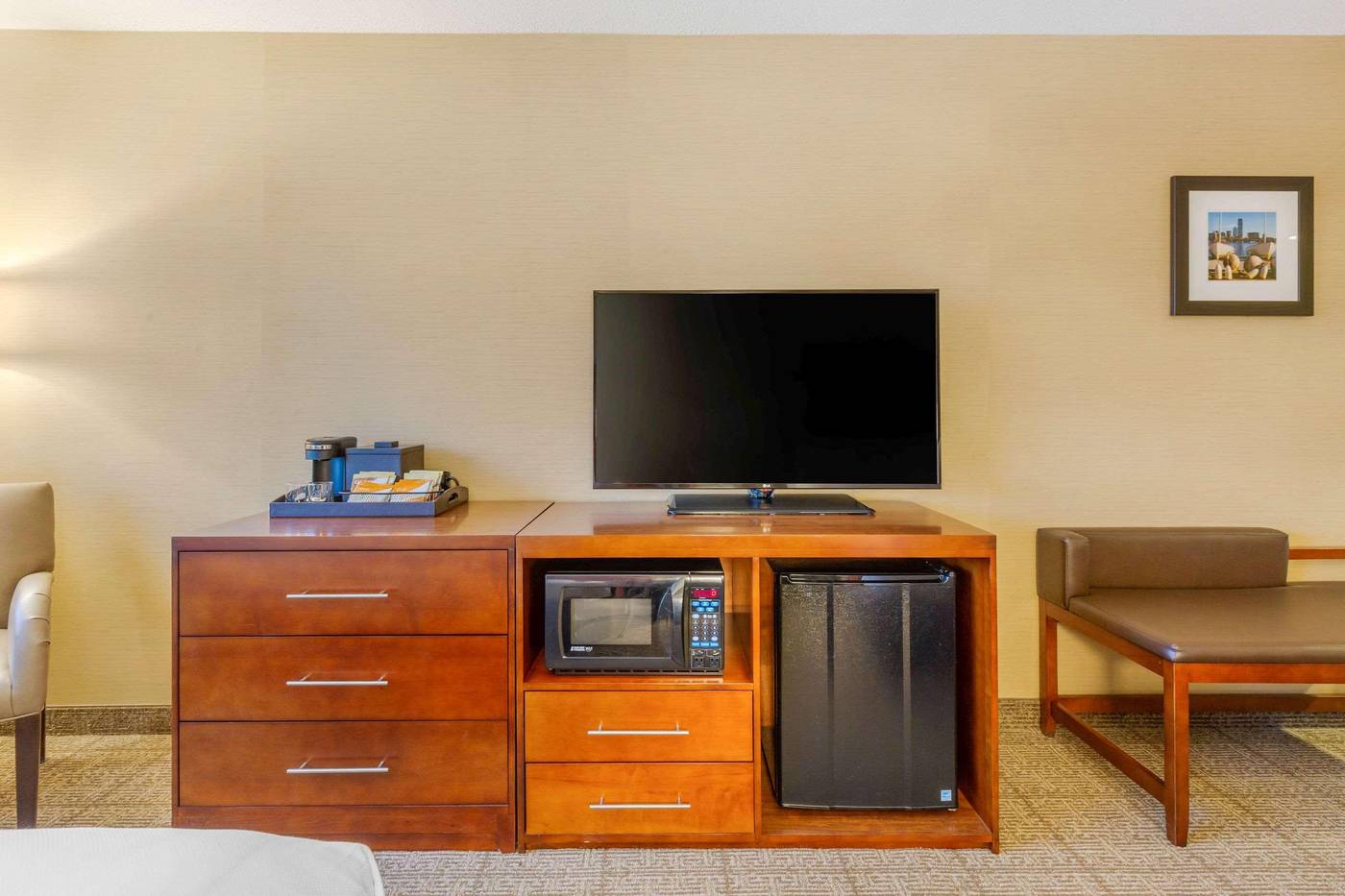 Comfort-Inn---Suites-Logan-Airport-Room-44