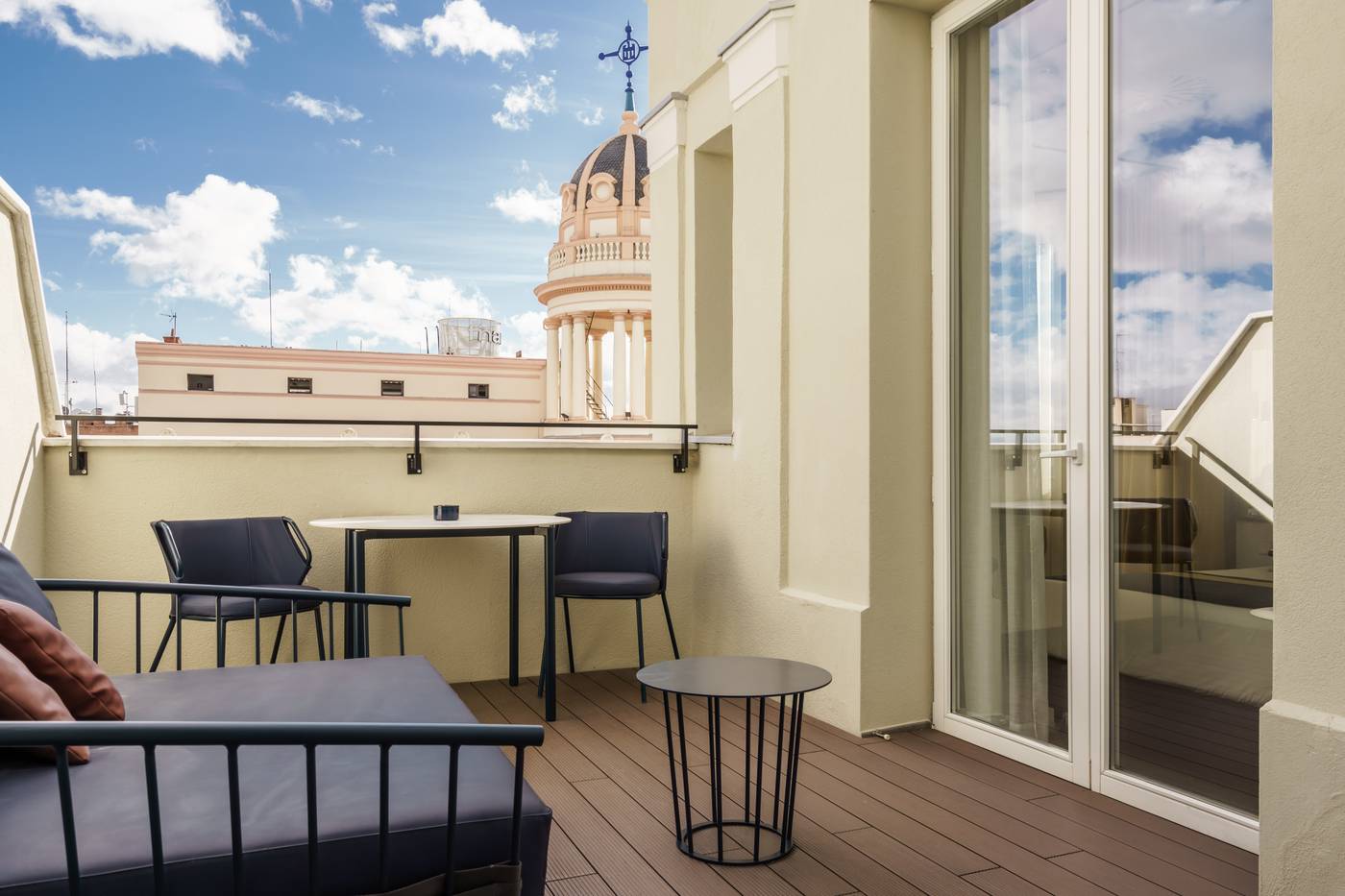 Smartrental-Collection-Gran-Via-Centric-II-Room-3