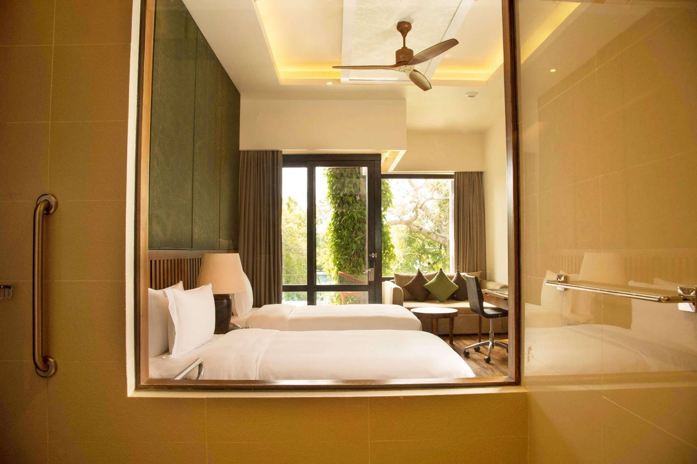 DoubleTree-by-Hilton-Weerawila-Rajawarna-Resort-Room-36