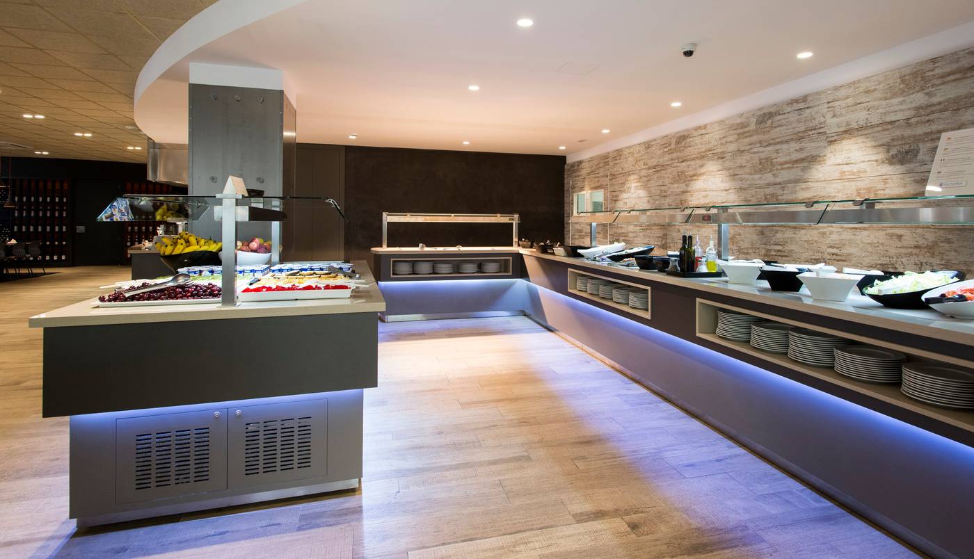 California-Apartments-III-Y-IV-Restaurant-21