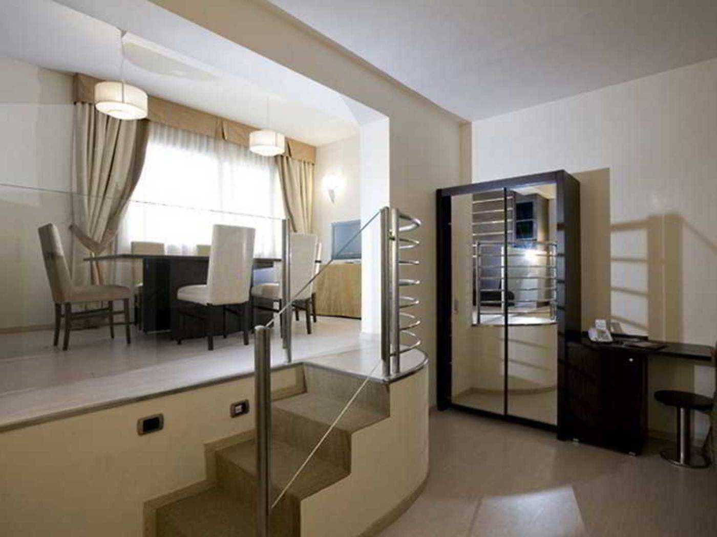 Grand-hotel-Mediterraneo-Room-60