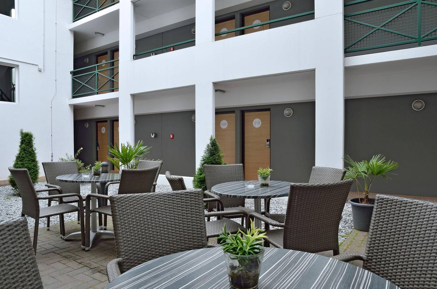 B-B-Hotel-Berlin-Sud-Genshagen-Restaurant-2