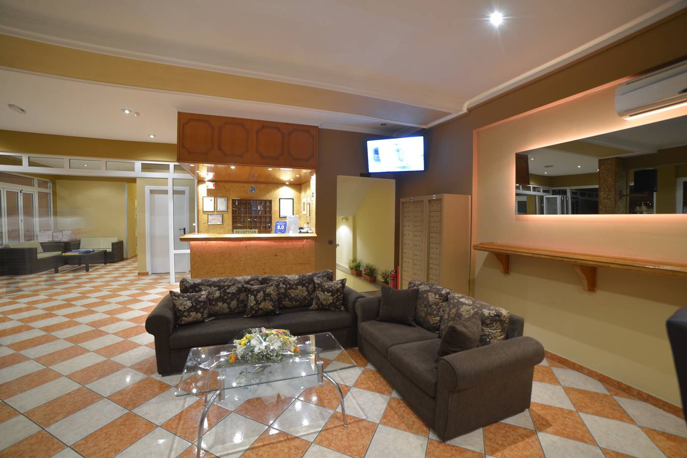 Angelina-Lobby-18