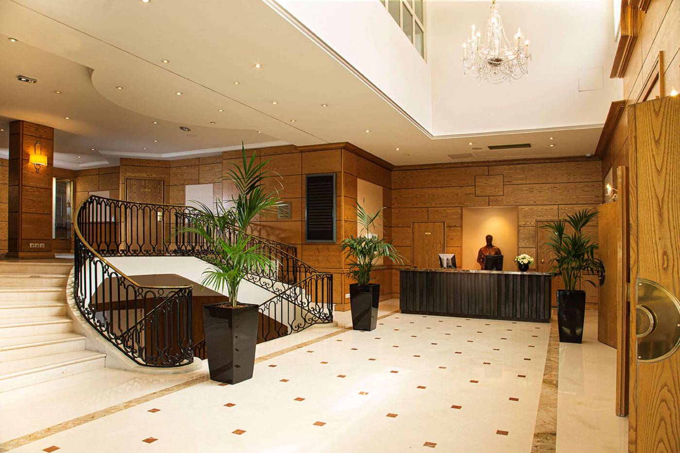 Waldorf-Astoria-Versailles---Trianon-Palace-Lobby-5