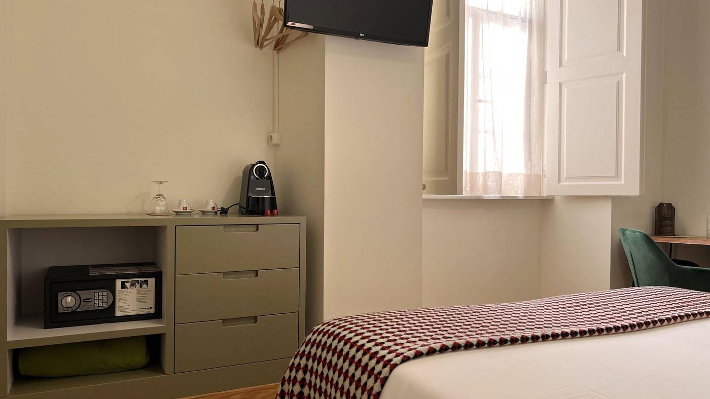 Casa-Do-Bairro-Bed---Breakfast-Room-23