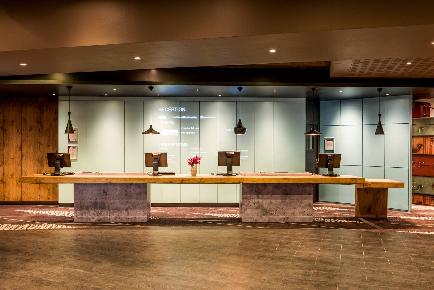 Ibis-Paris-Montmartre-Lobby-13