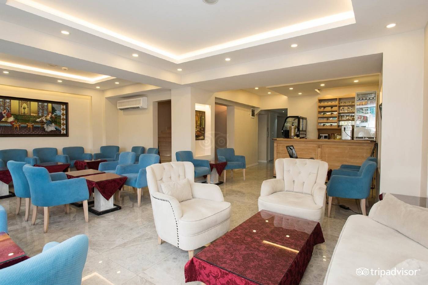 Star-Holiday-Lobby-2