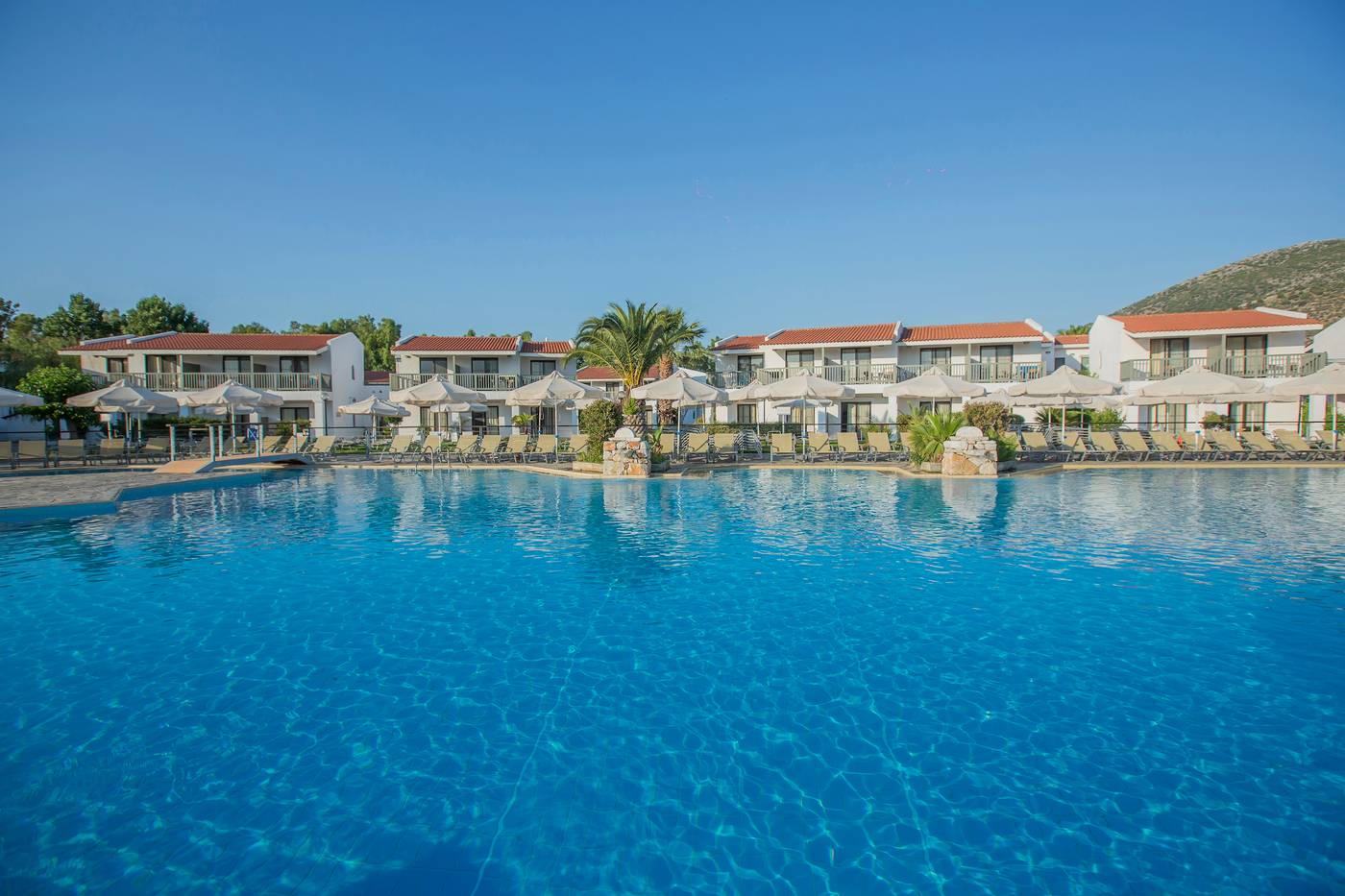 Golden-Coast-Hotel-and-Bungalows-Pool-72