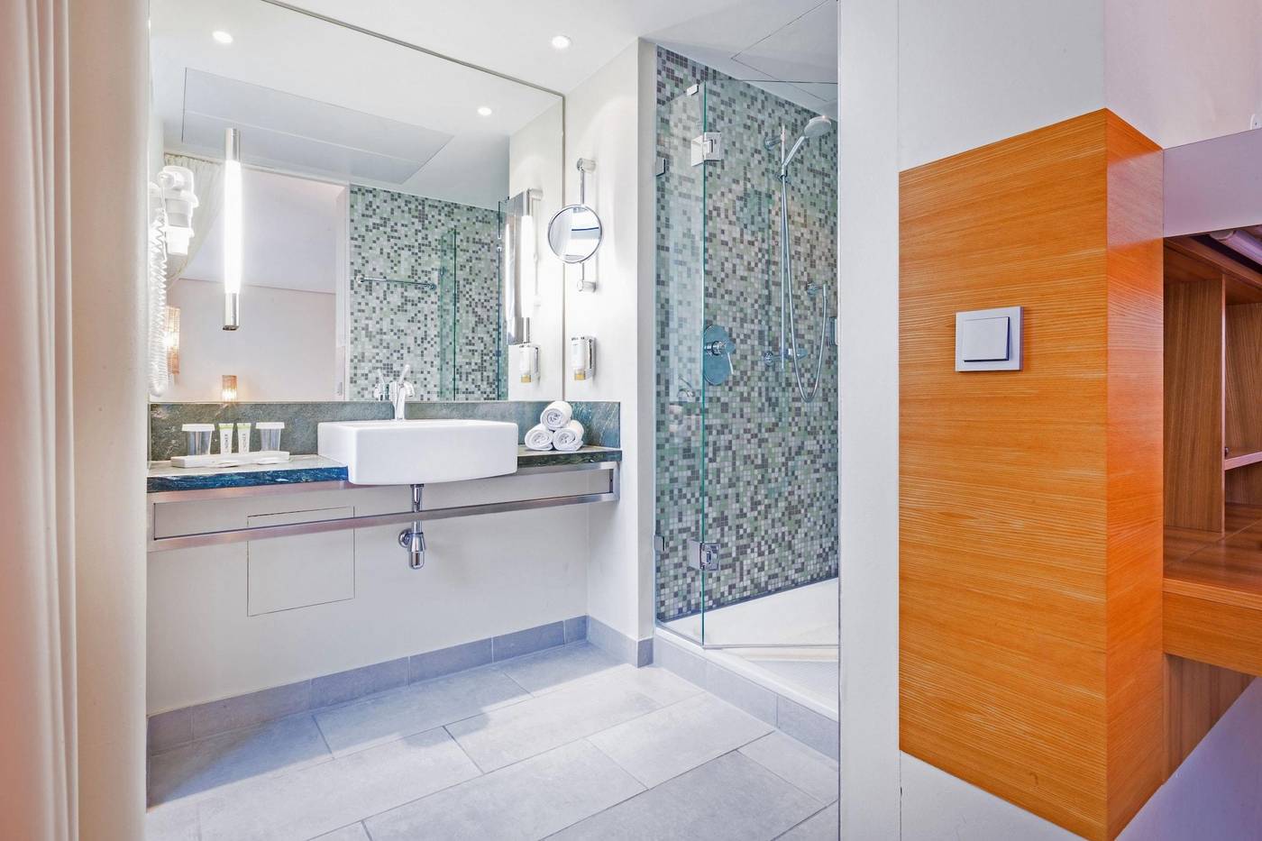 Lindner-Hotel-Berlin-Ku-damm--part-of-JdV-by-Hyatt-Room-55