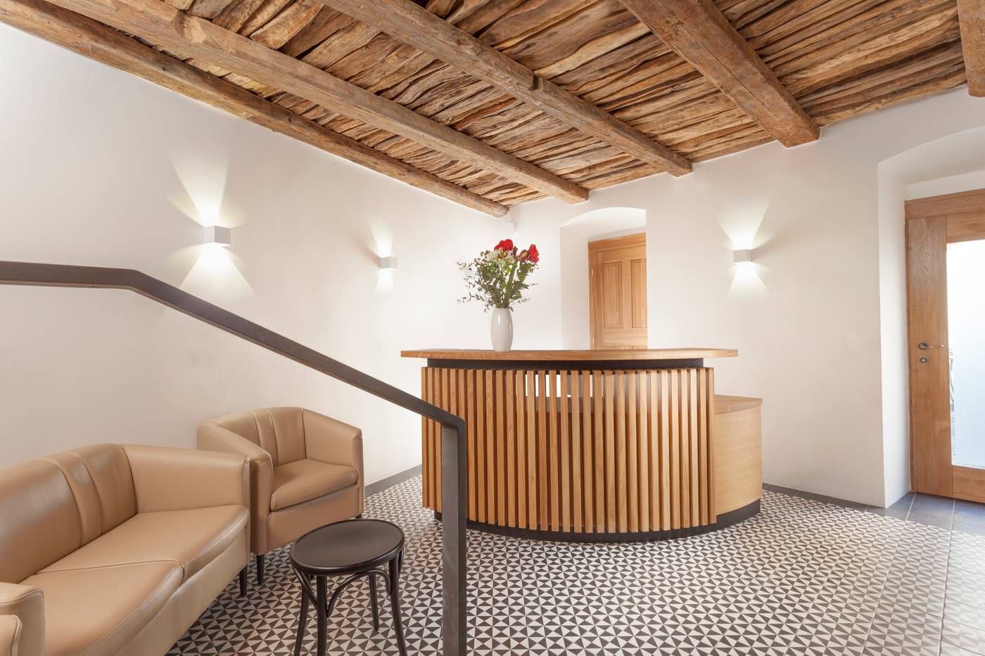 Hotel-at-The-White-Lily-Lobby-3