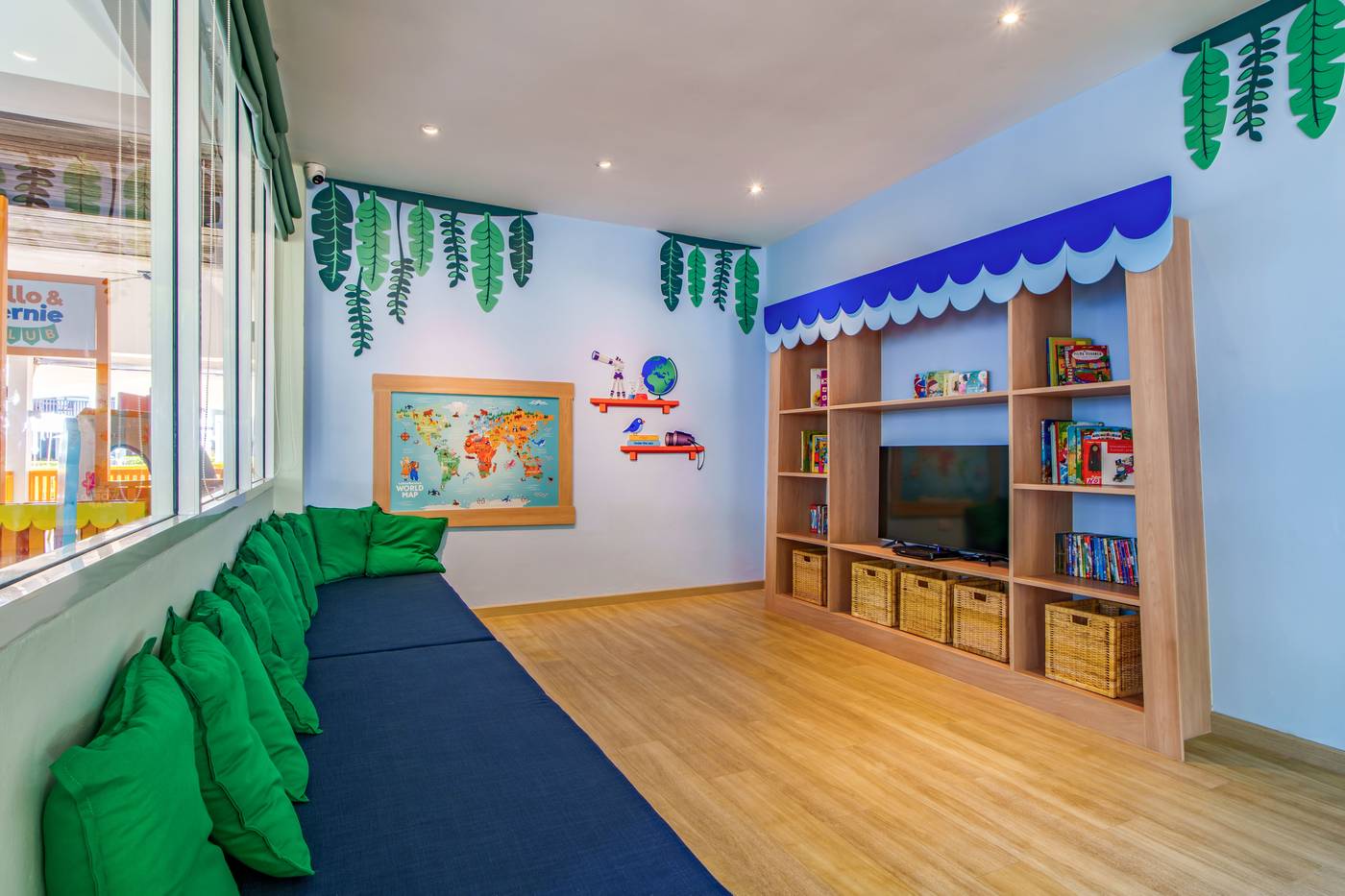 Sunwing-Bangtao-Beach-Sports-and-Entertainment-52