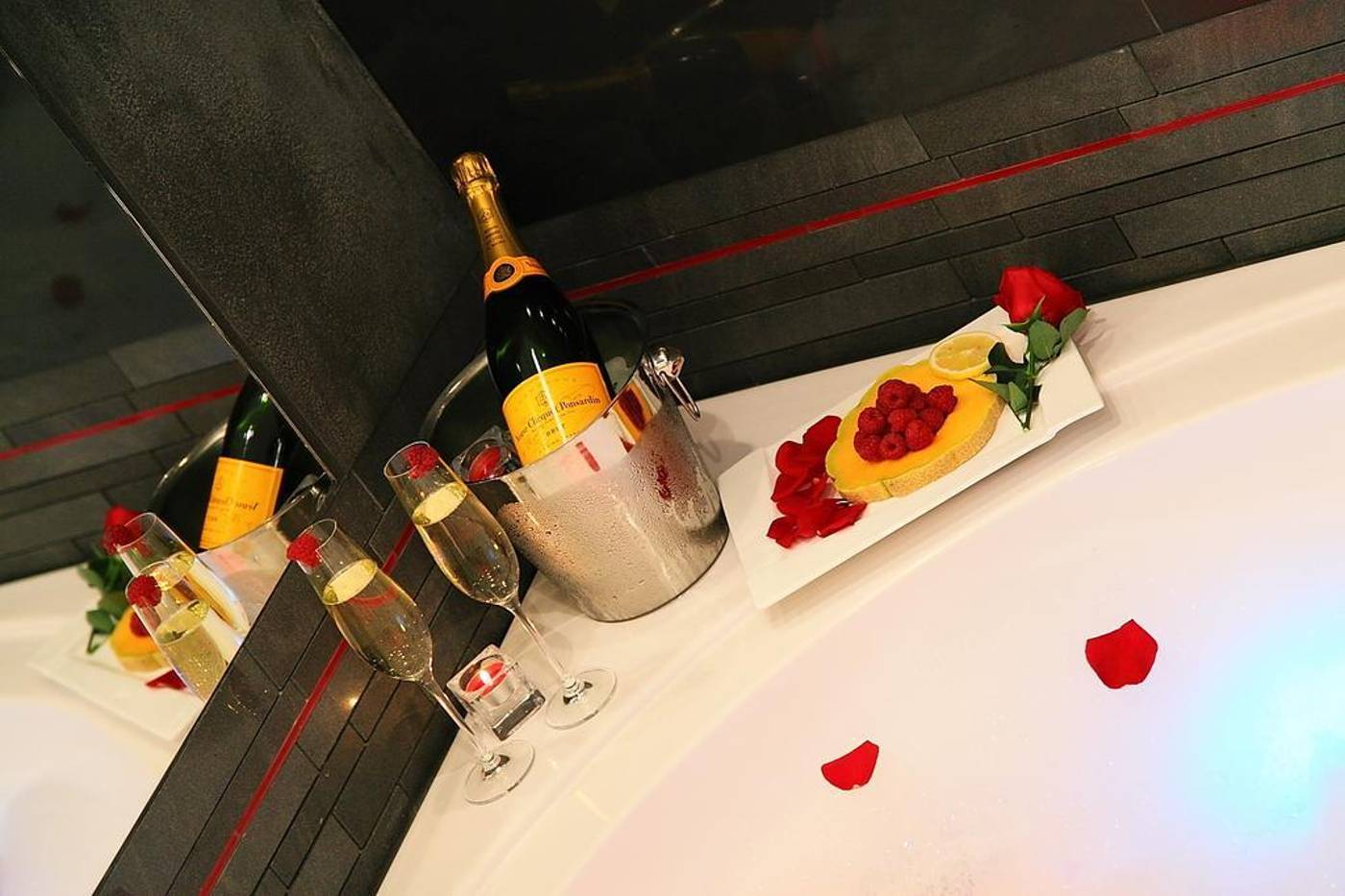 Komorowski-Luxury-Guest-Rooms-Room-23