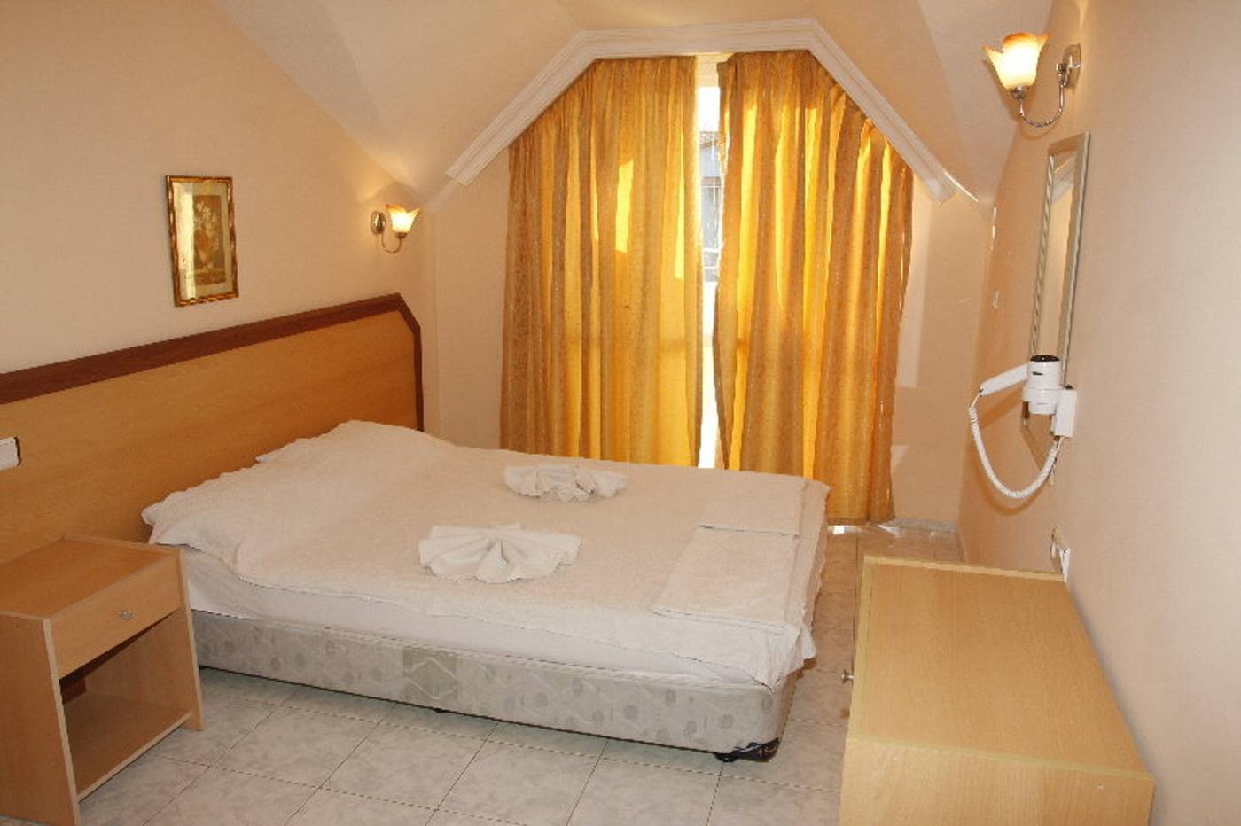 Swans-1-Hotel-Room-9